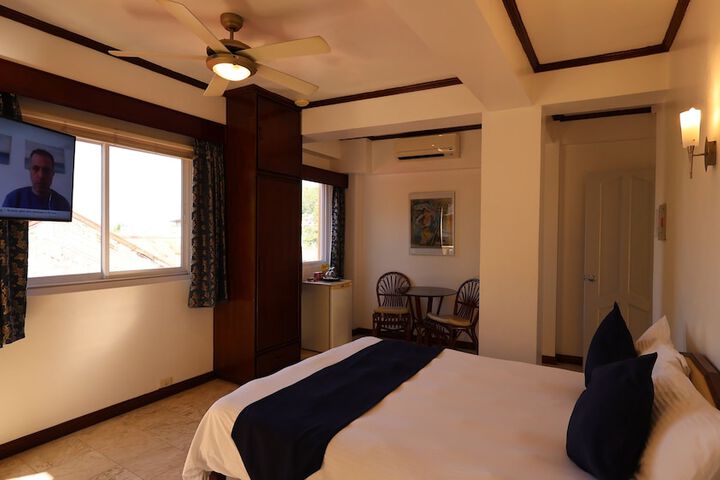 Room 18 of 65