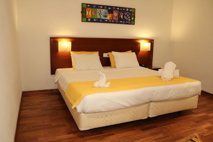 Room 10 of 38