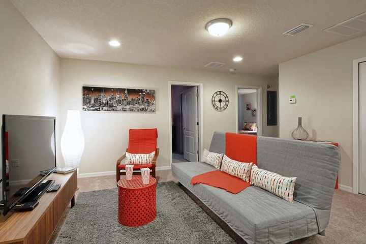 Room 5 of 35