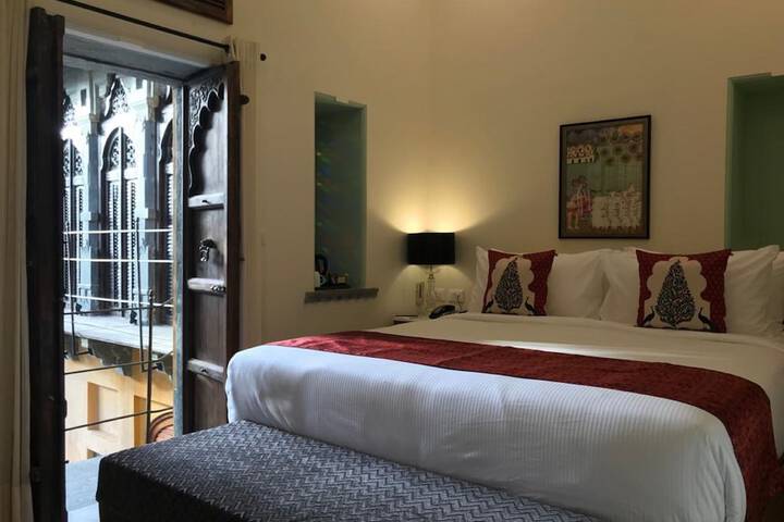 Room 14 of 80