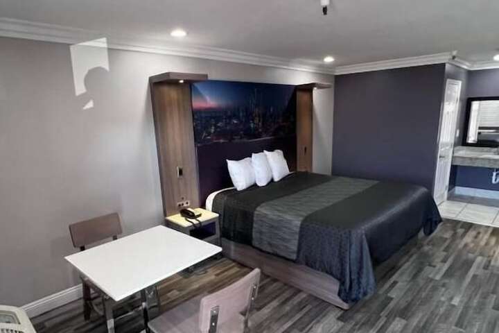 Room 2 of 11