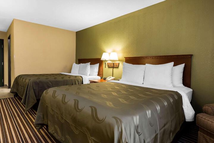 1 King Bed (5 of 17)