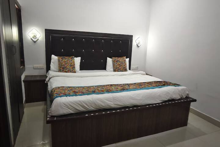 Room 16 of 24