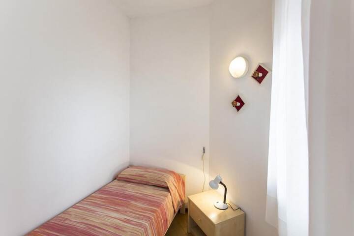 Room 9 of 42