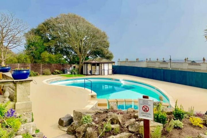 Pools & Facilities