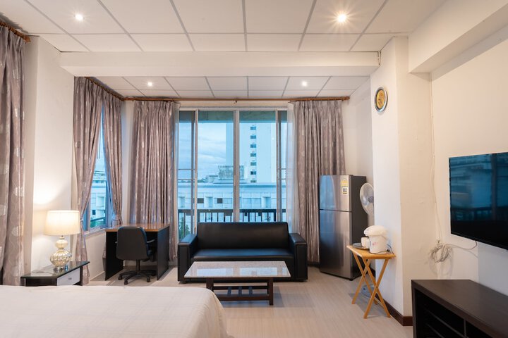 Room 8 of 19