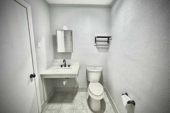 Room 10 of 12
