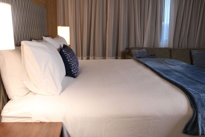 1 King Bed (1 of 10)