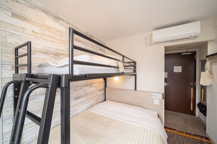 Room 13 of 65