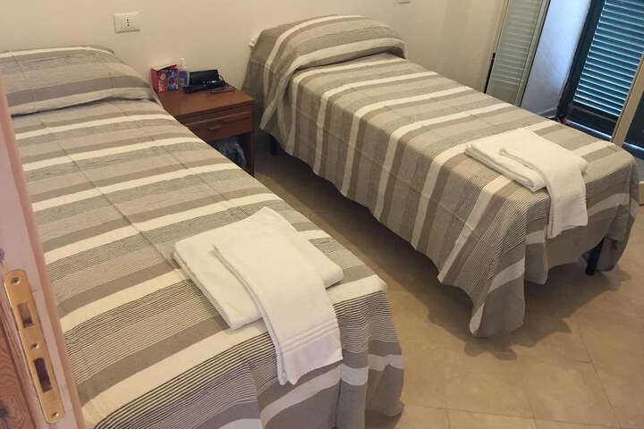 Room 4 of 40