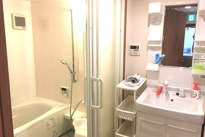 Room 28 of 46