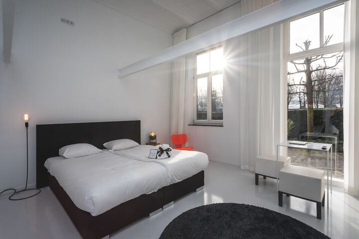 Room 6 of 214