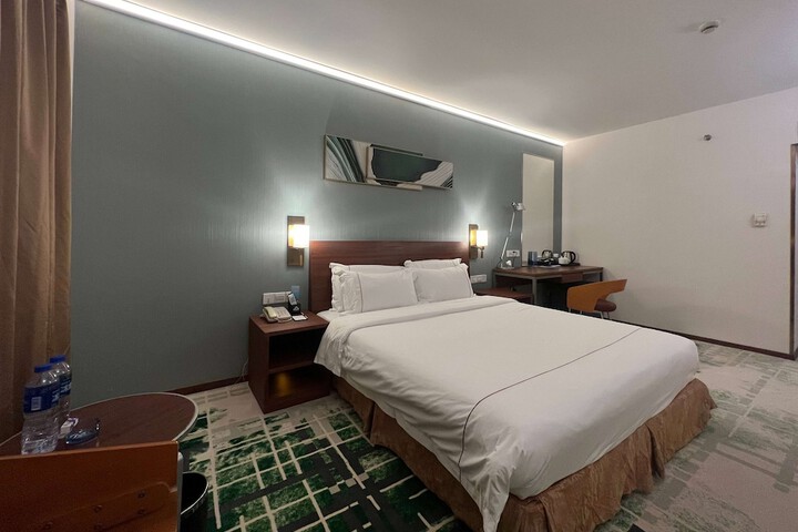 Room 28 of 70