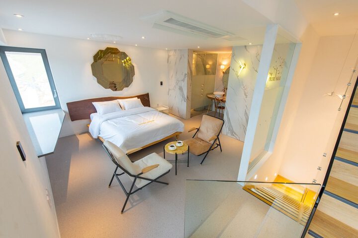 Room 49 of 82
