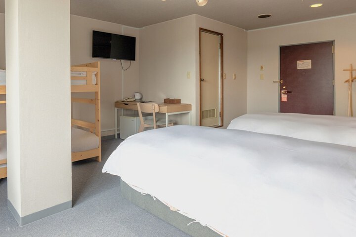 Room 14 of 37