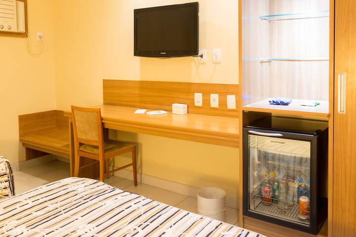 Room 52 of 198