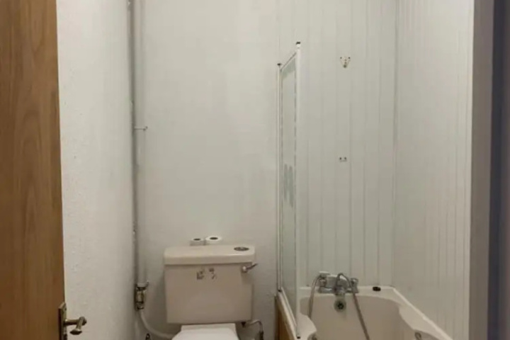 Room 8 of 11