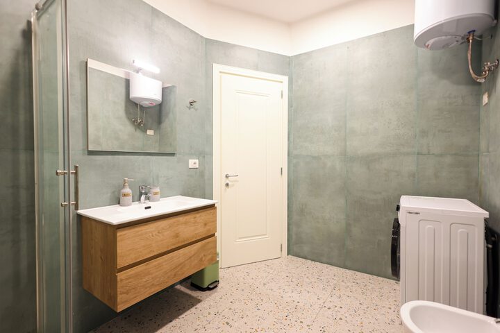 Room 115 of 162