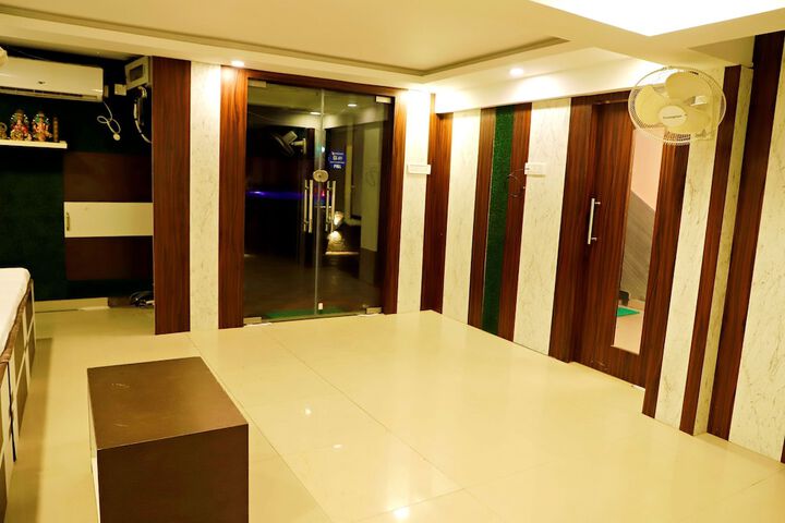Room 6 of 8