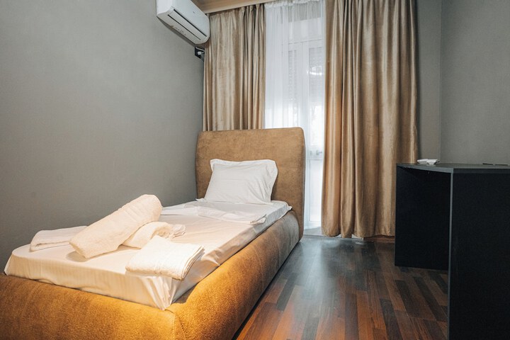 Room 9 of 50