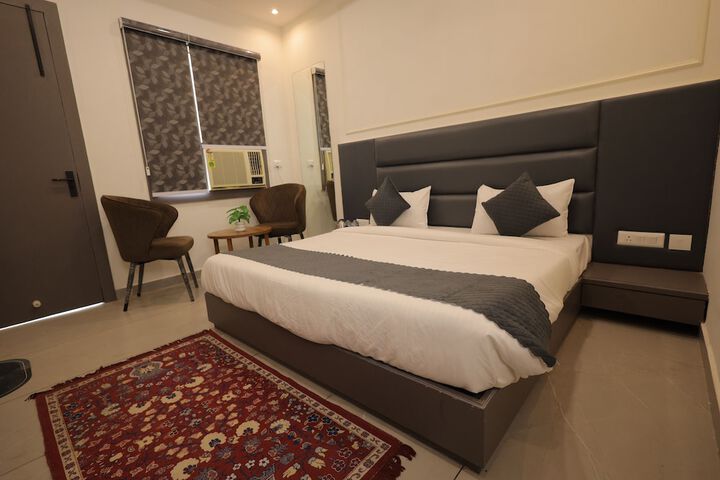 Room 8 of 24
