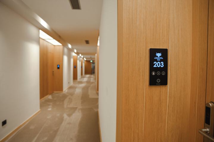 Room 28 of 73