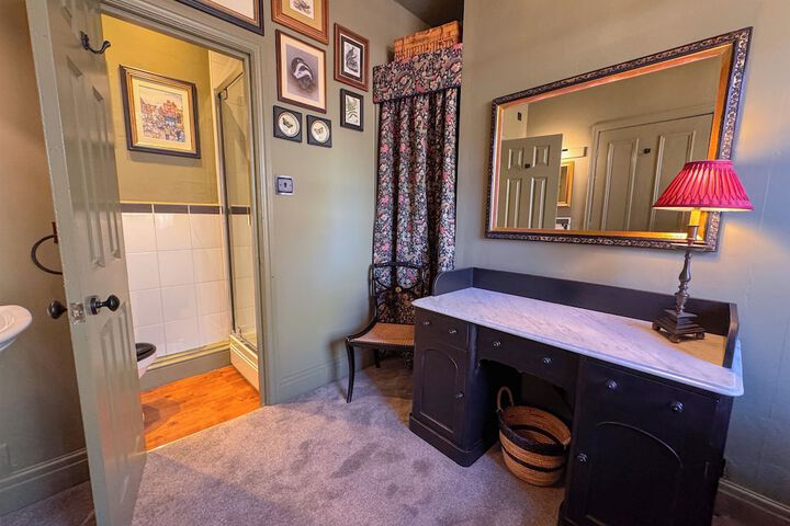Room 18 of 34