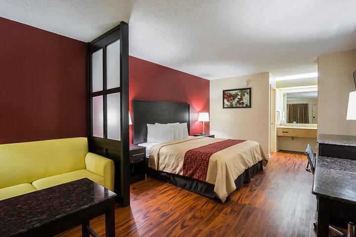 1 King Bed Suite (4 of 14)
