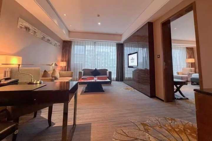 Room 3 of 33