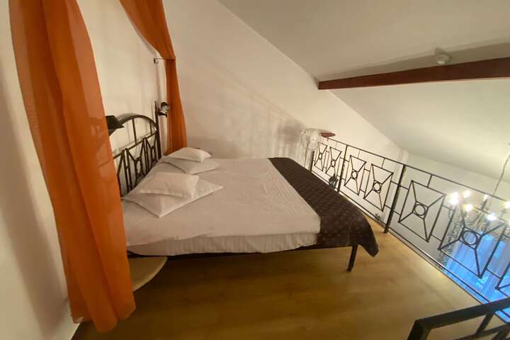 Room 4 of 17