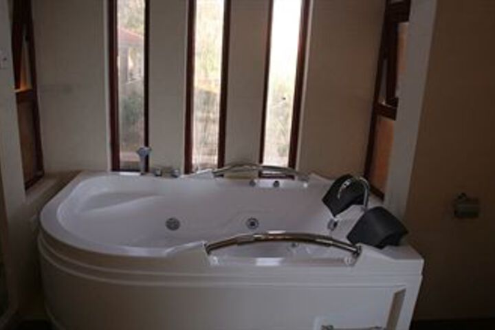 Hot Tub 12 of 32
