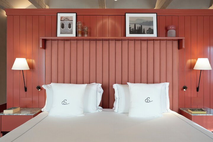 Room 2 of 8