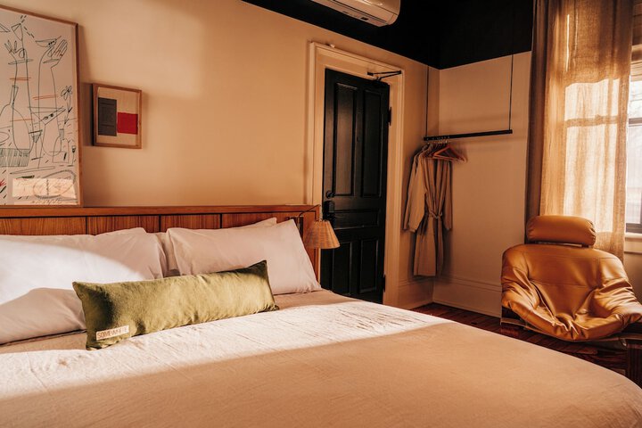 Room 4 of 39