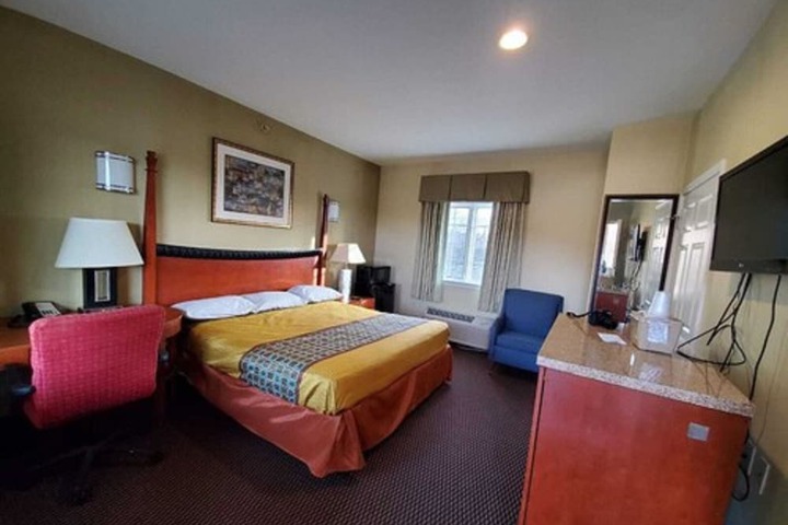 Room 6 of 43