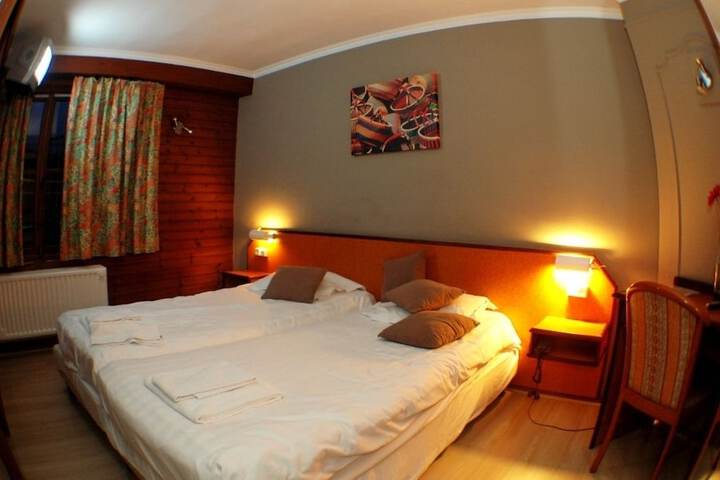 Room 6 of 51