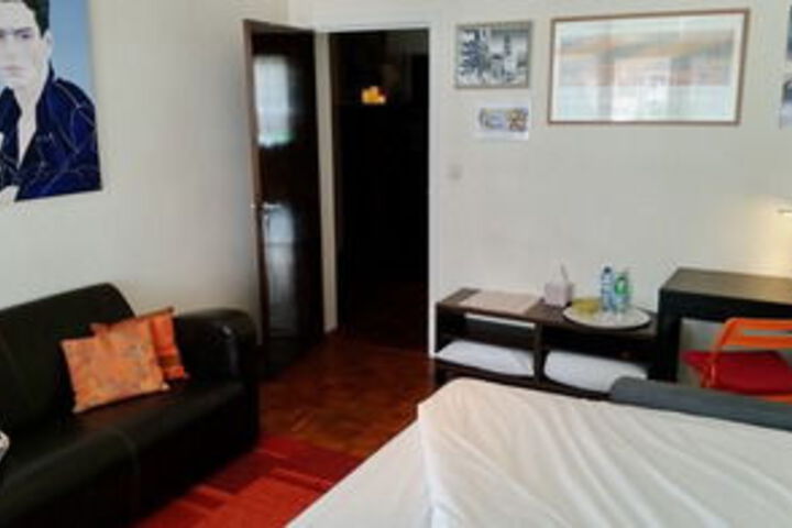 Room 17 of 33