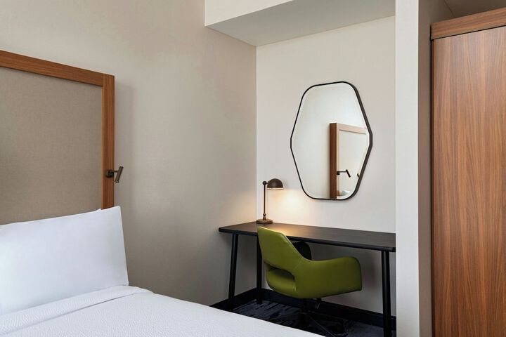 Room 15 of 48