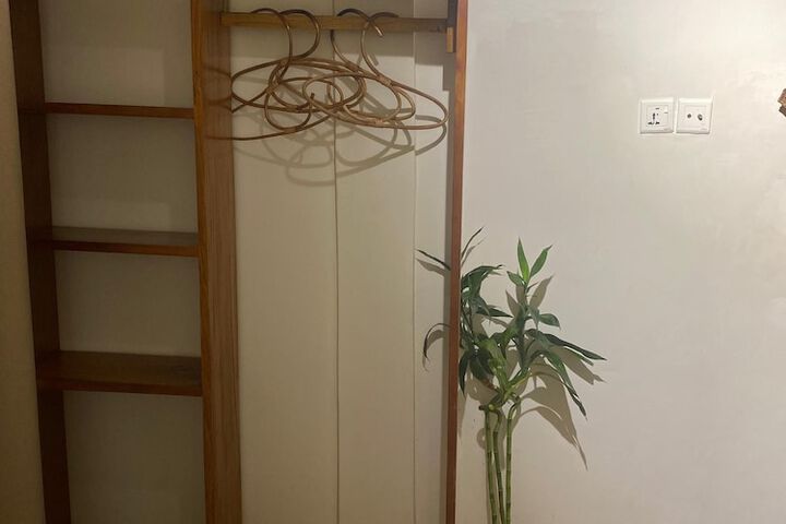 Room 52 of 151