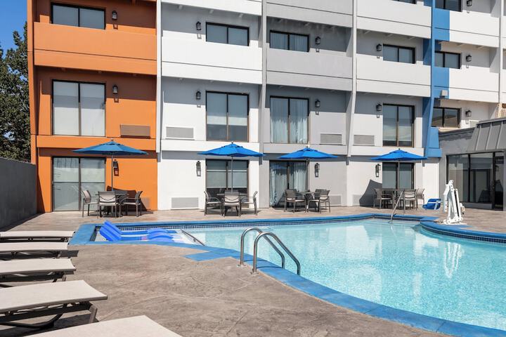 Pool 52 of 90