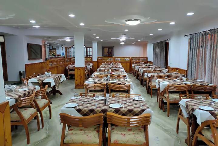 Dining 15 of 19