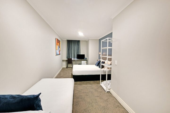 Room 9 of 28
