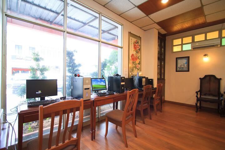Business Center 48 of 60