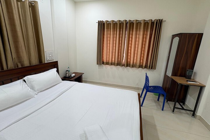 Room 8 of 9