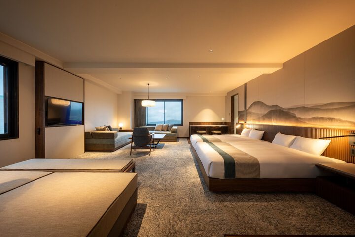Room 13 of 200