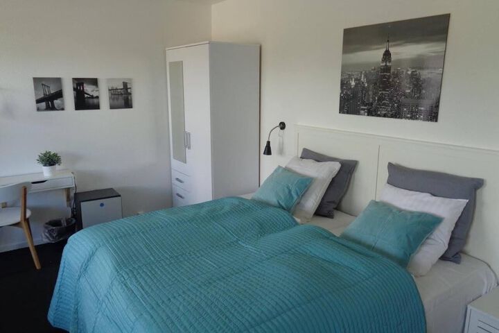 Room 5 of 28