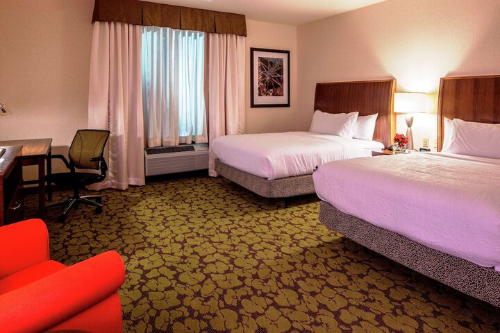 2 Queen Beds (2 of 6)