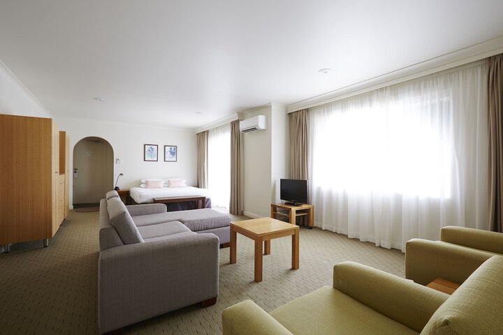 Room 16 of 32