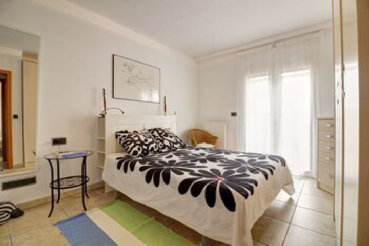 Room 10 of 13