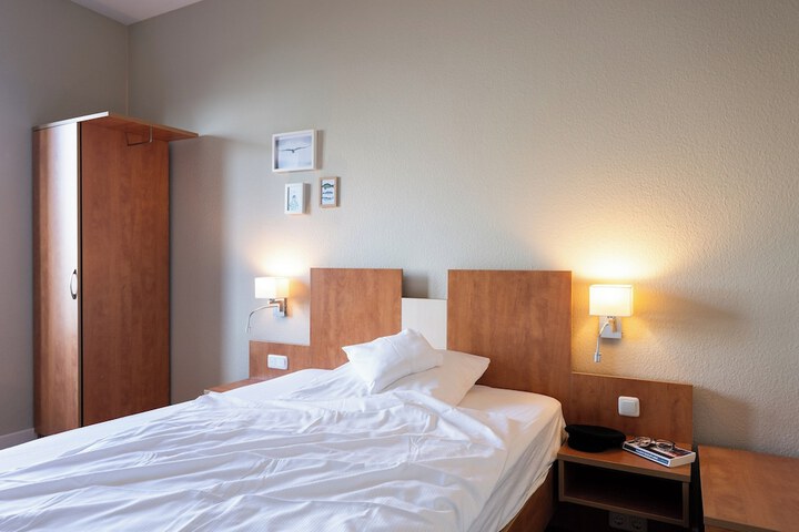 Room 32 of 121