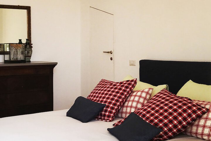 Room 12 of 32